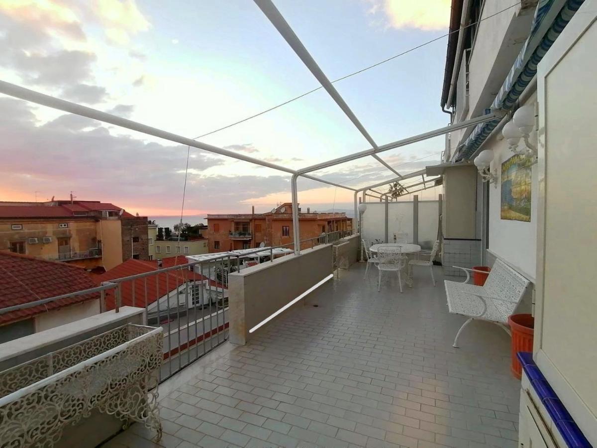 La Casa Di Rosa Apartment Sorrento Luaran gambar